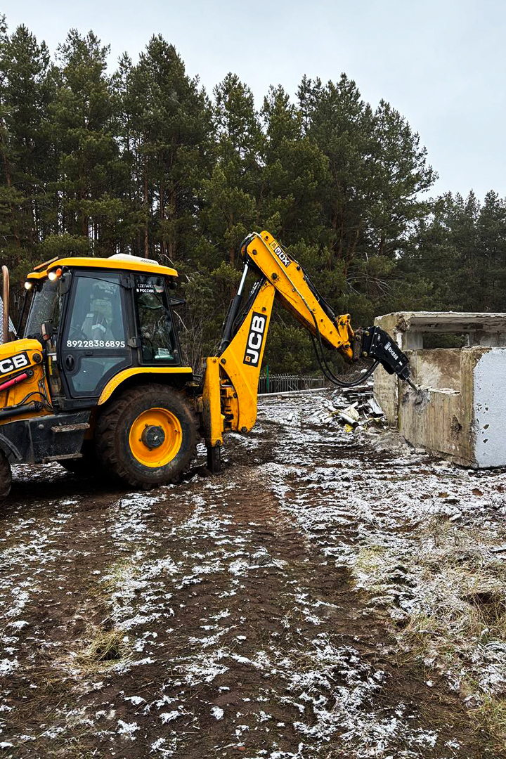 Бузулук, экскаватор-погрузчик JCB 3CX и гидромолот RAY RHB68