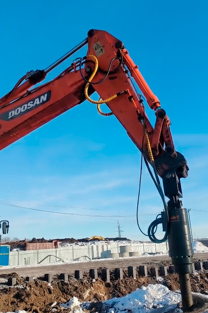 Омск, Экскаватор Doosan DX225 + гидровращатель RAY REA25000